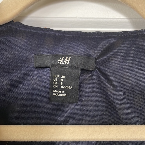 H&M polka dot dress with ruffle - Picture 3 of 6